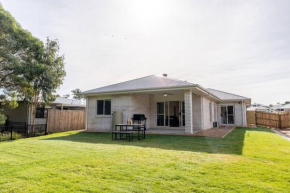 Hidden Woodland Paradise, Spacious Backyard & BBQ - 2024 New Built Home near Logan Hospital, Ikea & More